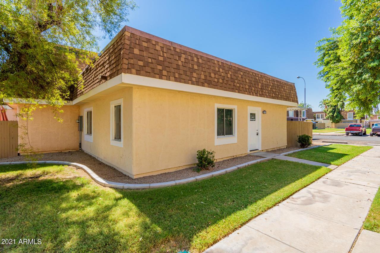 8211 N 33rd Ln., Phoenix, AZ 85051