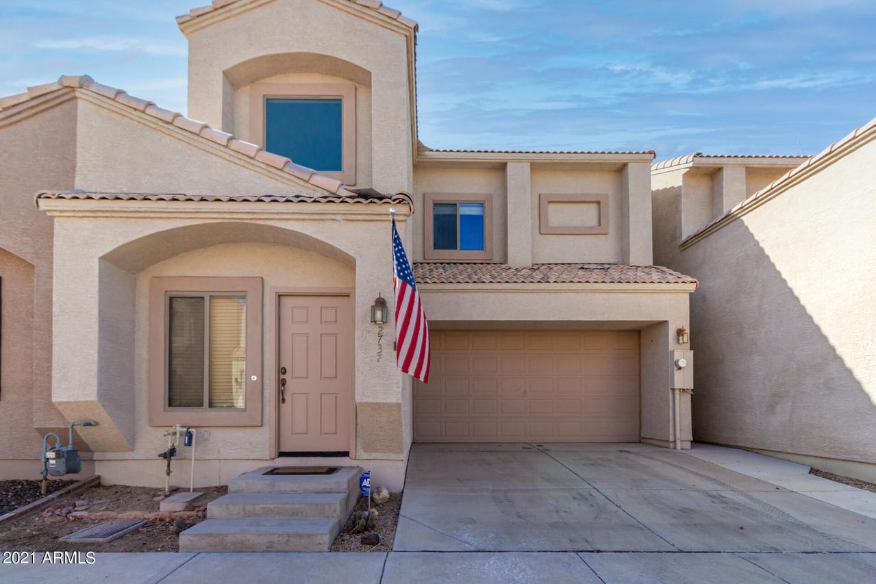 2737 E Schiliro Cir., Phoenix, AZ 85032