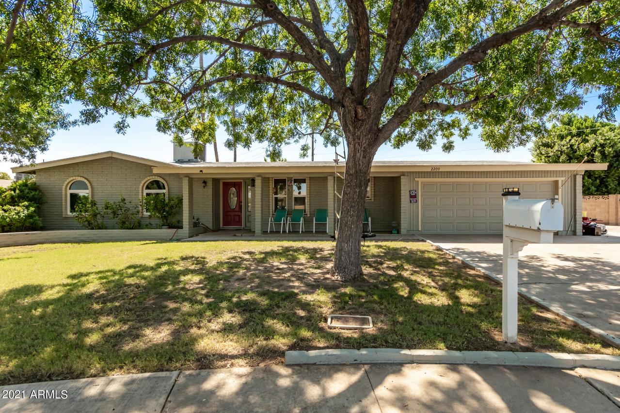 2209 E Camino Cir., Mesa, AZ 85213