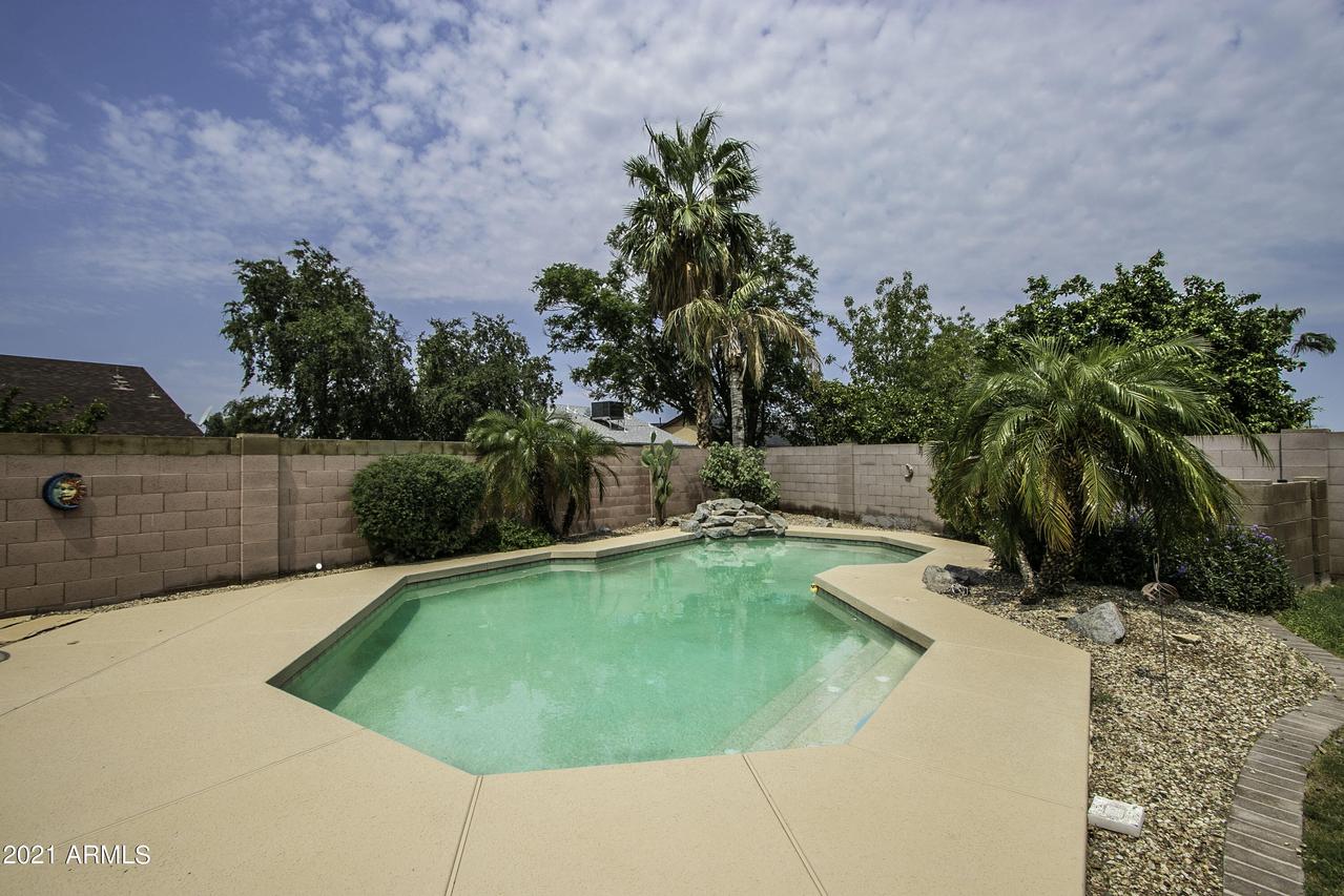 6126 N 86th Dr., Glendale, AZ 85305