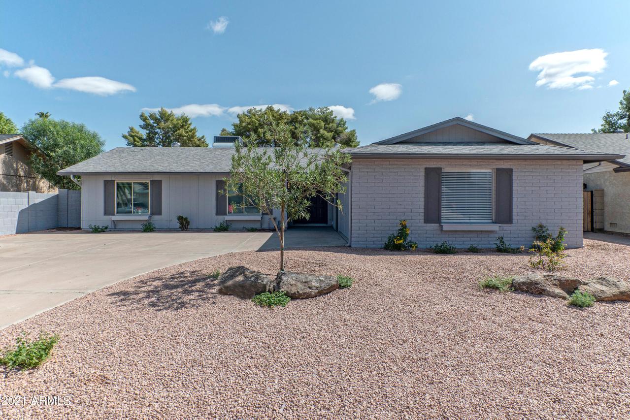 11601 S Half Moon Dr., Phoenix, AZ 85044