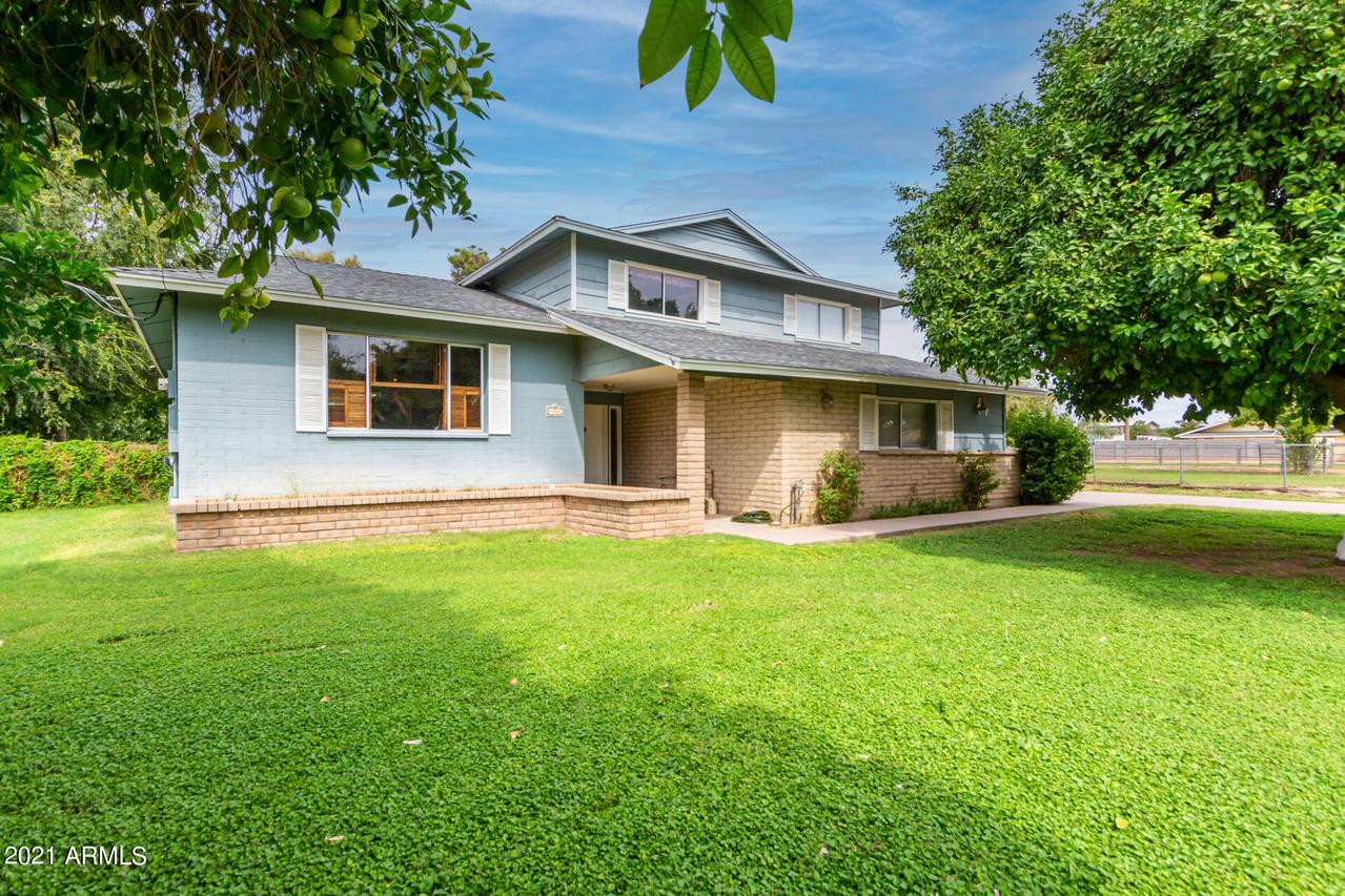 4924 W Country Gables Dr., Glendale, AZ 85306