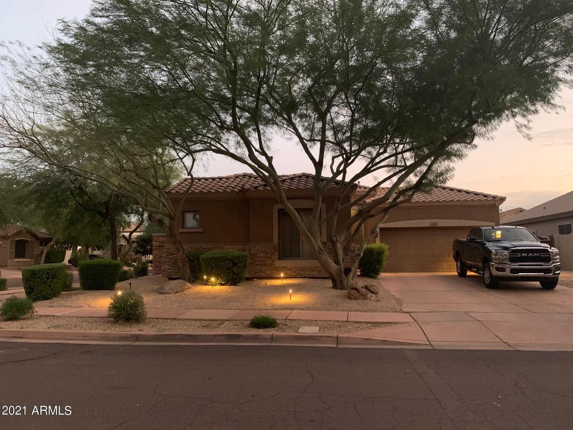 2901 W Espartero Way, Phoenix, AZ 85086