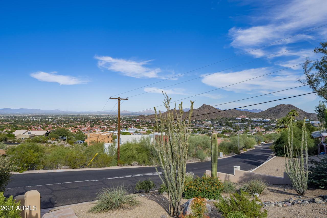 1625 E Camino Del Santo Dr., Phoenix, AZ 85022