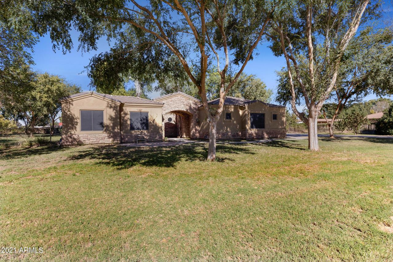 1010 W Via De Arboles, San Tan Valley, AZ 85140
