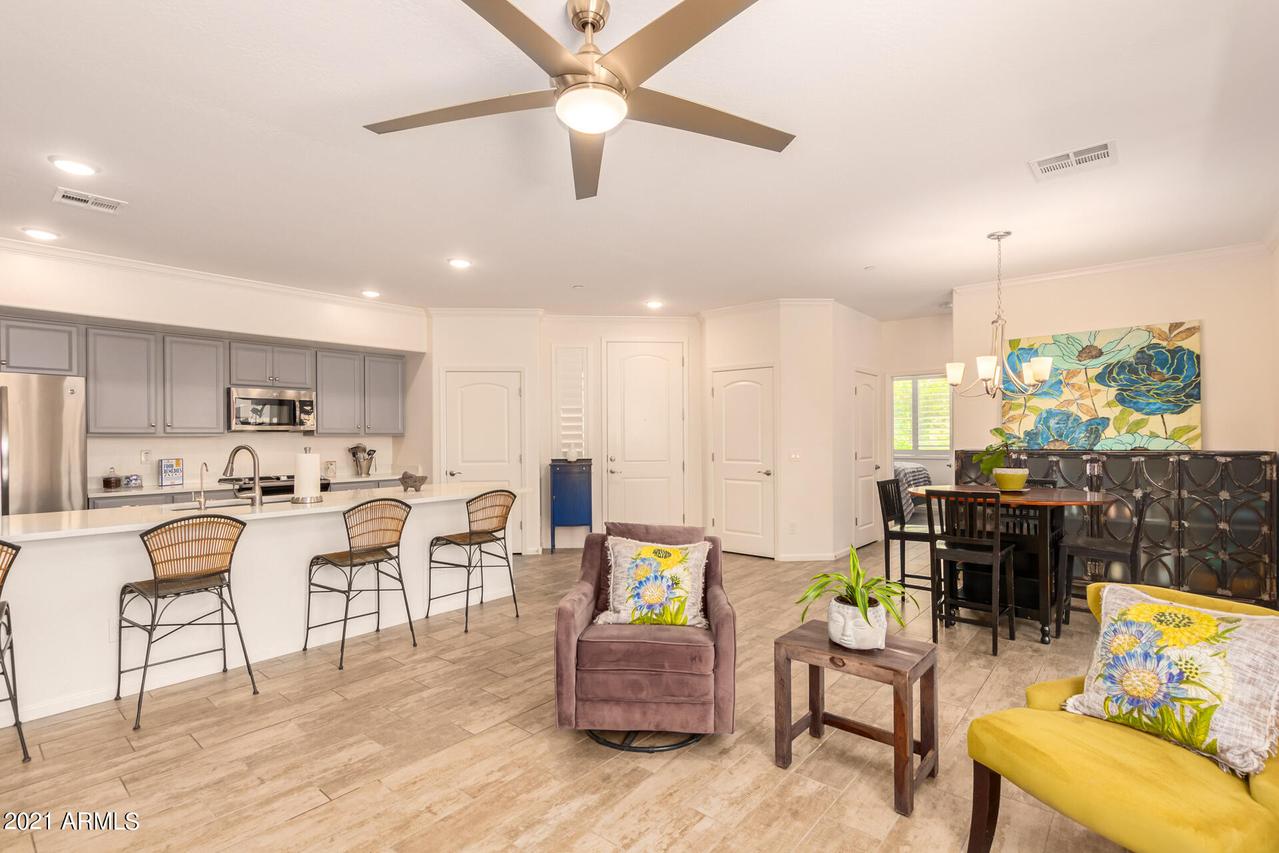 900 S Canal Dr. #110, Chandler, AZ 85225
