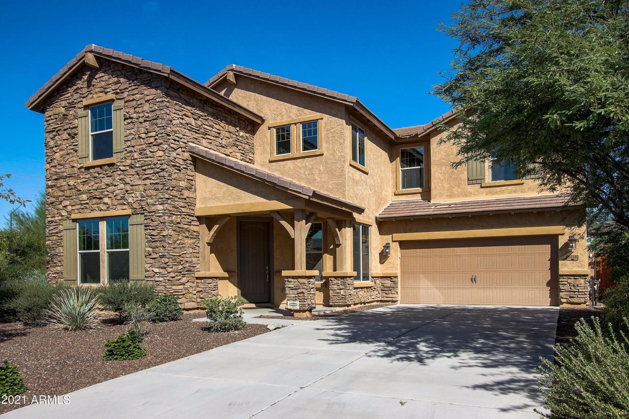 3828 W Lapenna Dr., New River, AZ 85087