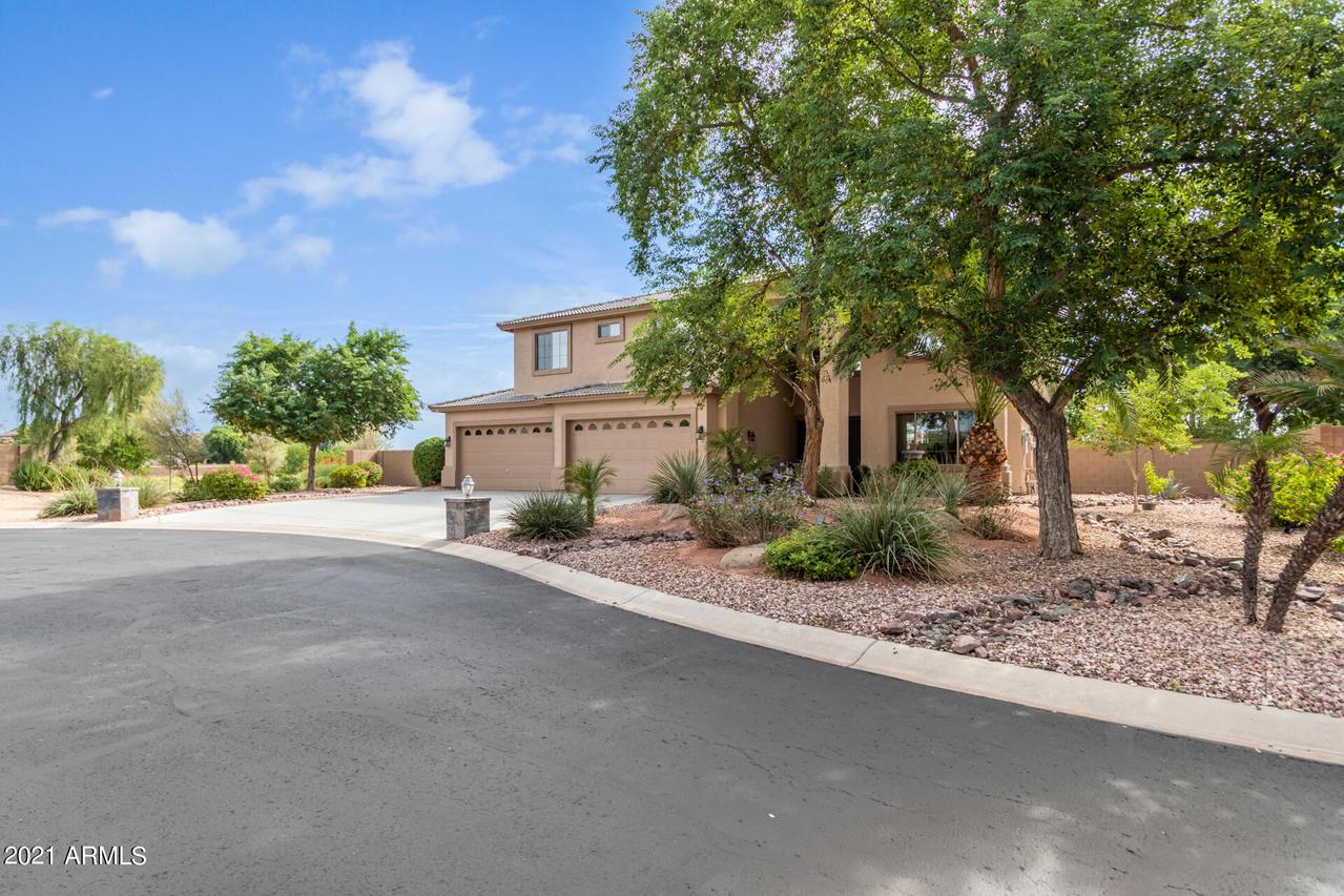 15201 W Becker Ln., Surprise, AZ 85379