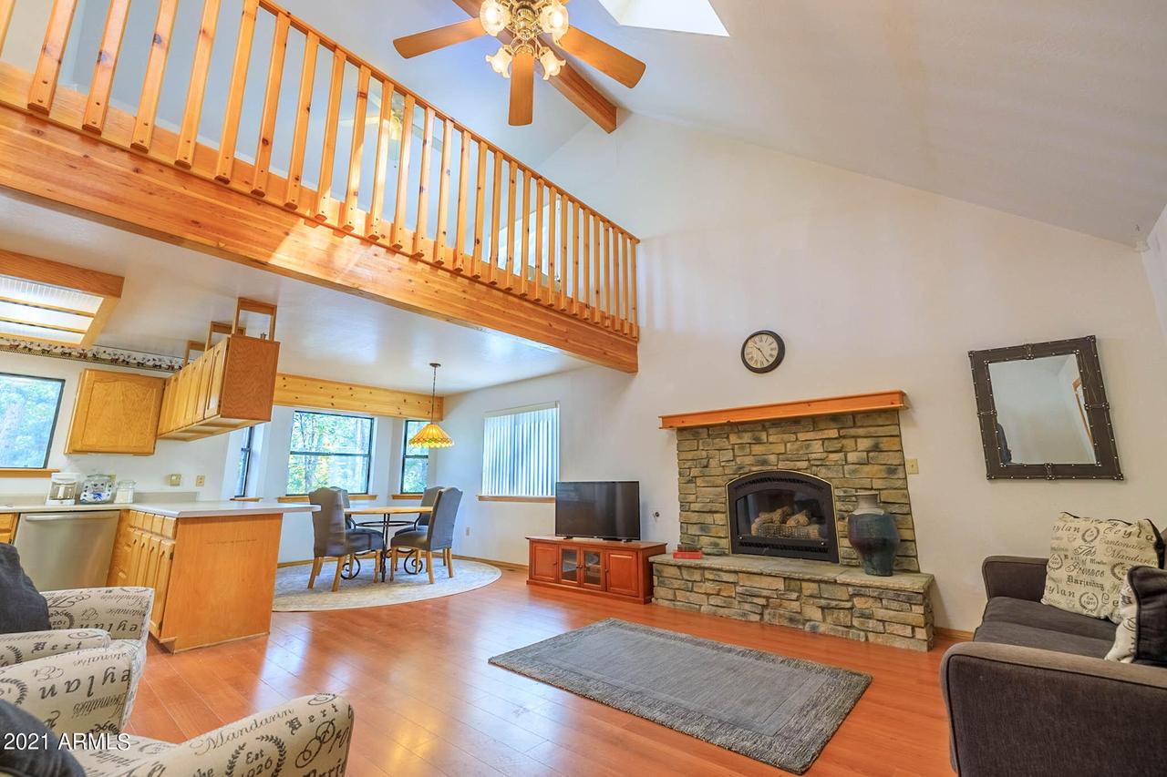 568 S Walnut Creek Loop, Pinetop, AZ 85935