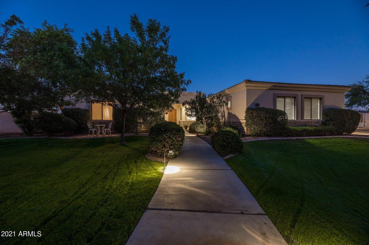 8015 S 29th Way, Phoenix, AZ 85042