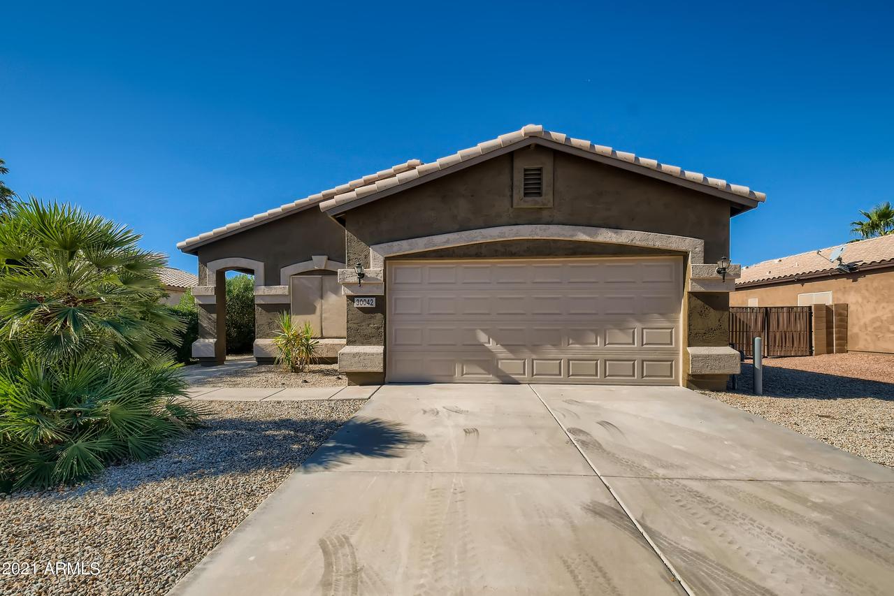 30042 N Royal Oak Way, San Tan Valley, AZ 85143
