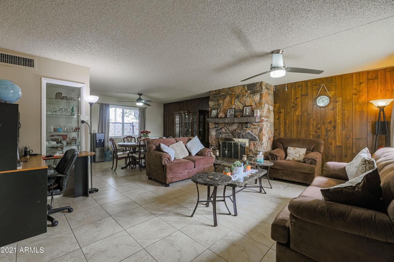 7813 N 49th Ave., Glendale, AZ 85301