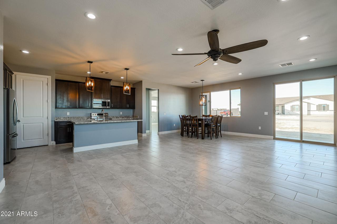 20708 W Madre Del Oro Dr., Wittmann, AZ 85361