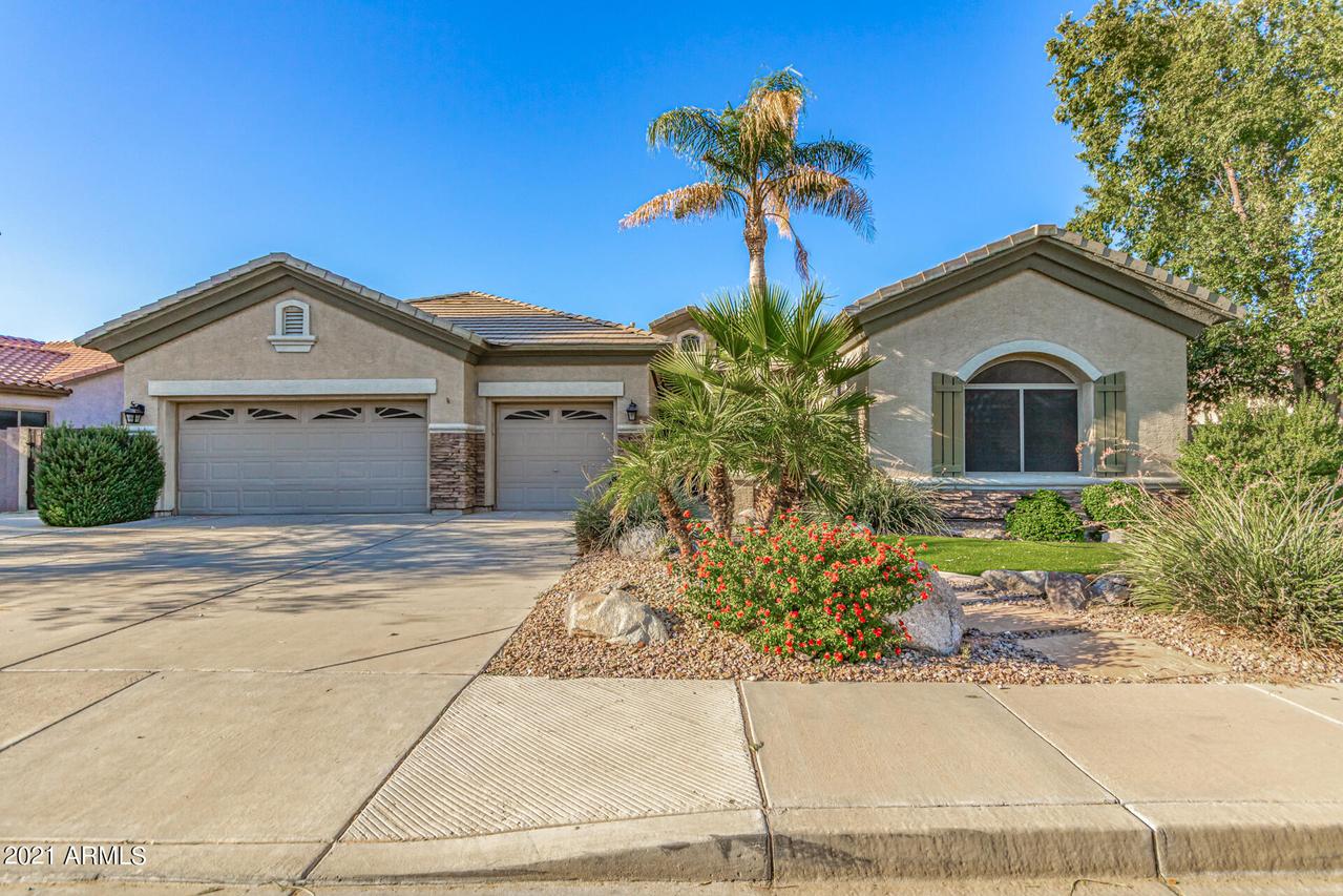 2570 E Hazeltine Way, Chandler, AZ 85249