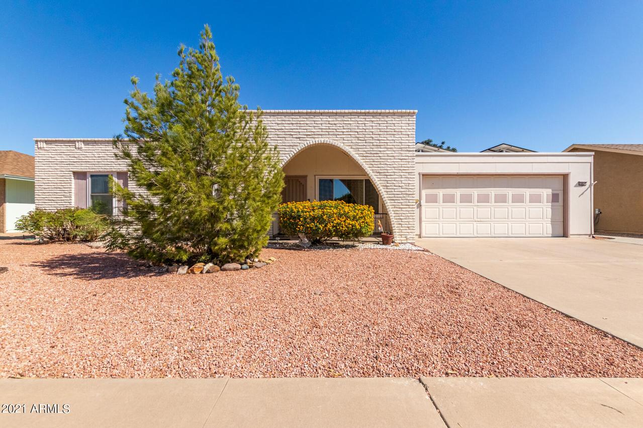 15637 N Meadow Park Dr., Sun City, AZ 85351