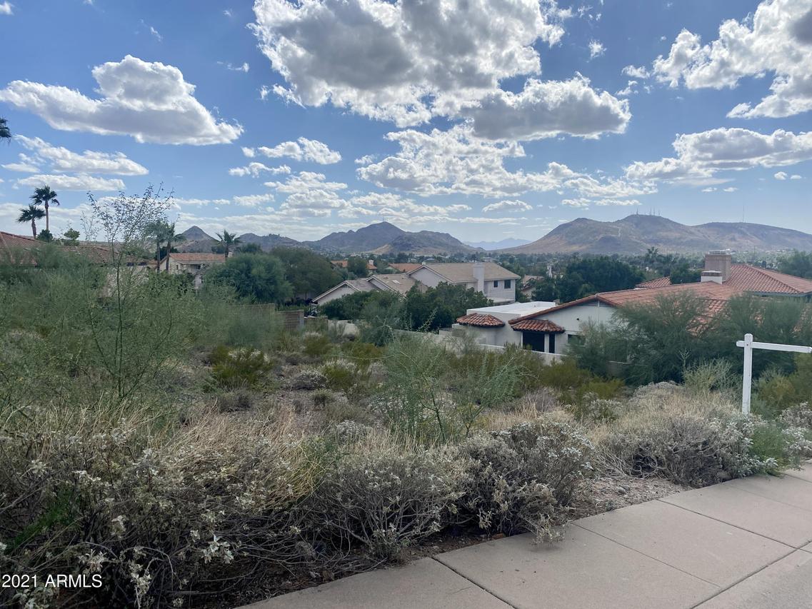 1111 E Country Gables Dr. #105, Phoenix, AZ 85022