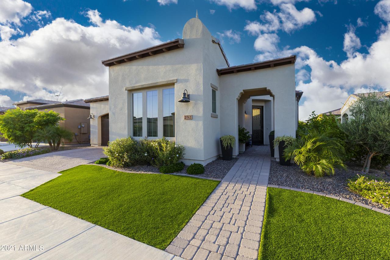 252 E Lime Ct., San Tan Valley, AZ 85140