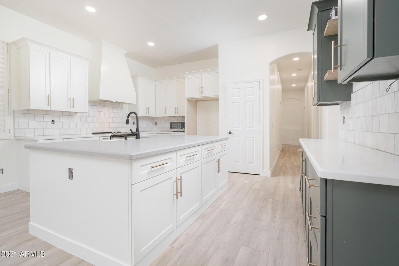 6878 W Briles Rd., Peoria, AZ 85383