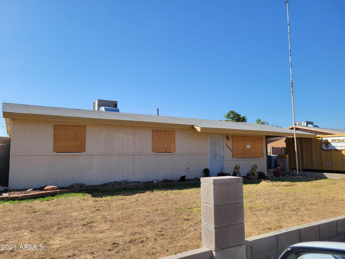 3237 E Nisbet Rd., Phoenix, AZ 85032