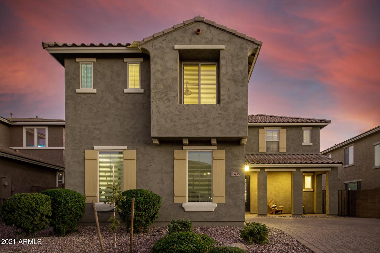 2439 E Hazeltine Way, Gilbert, AZ 85298
