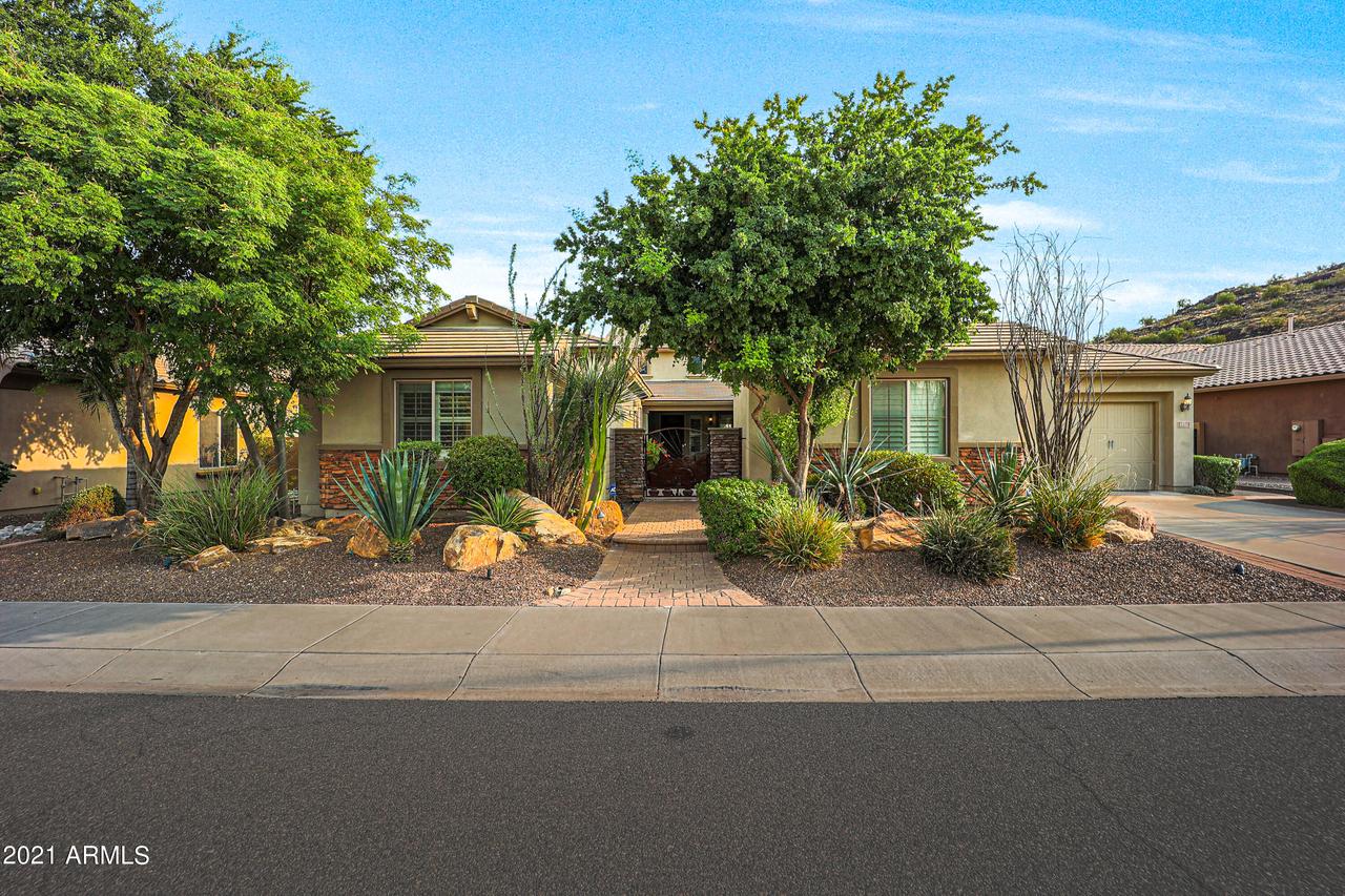 5833 W Desperado Way, Phoenix, AZ 85083