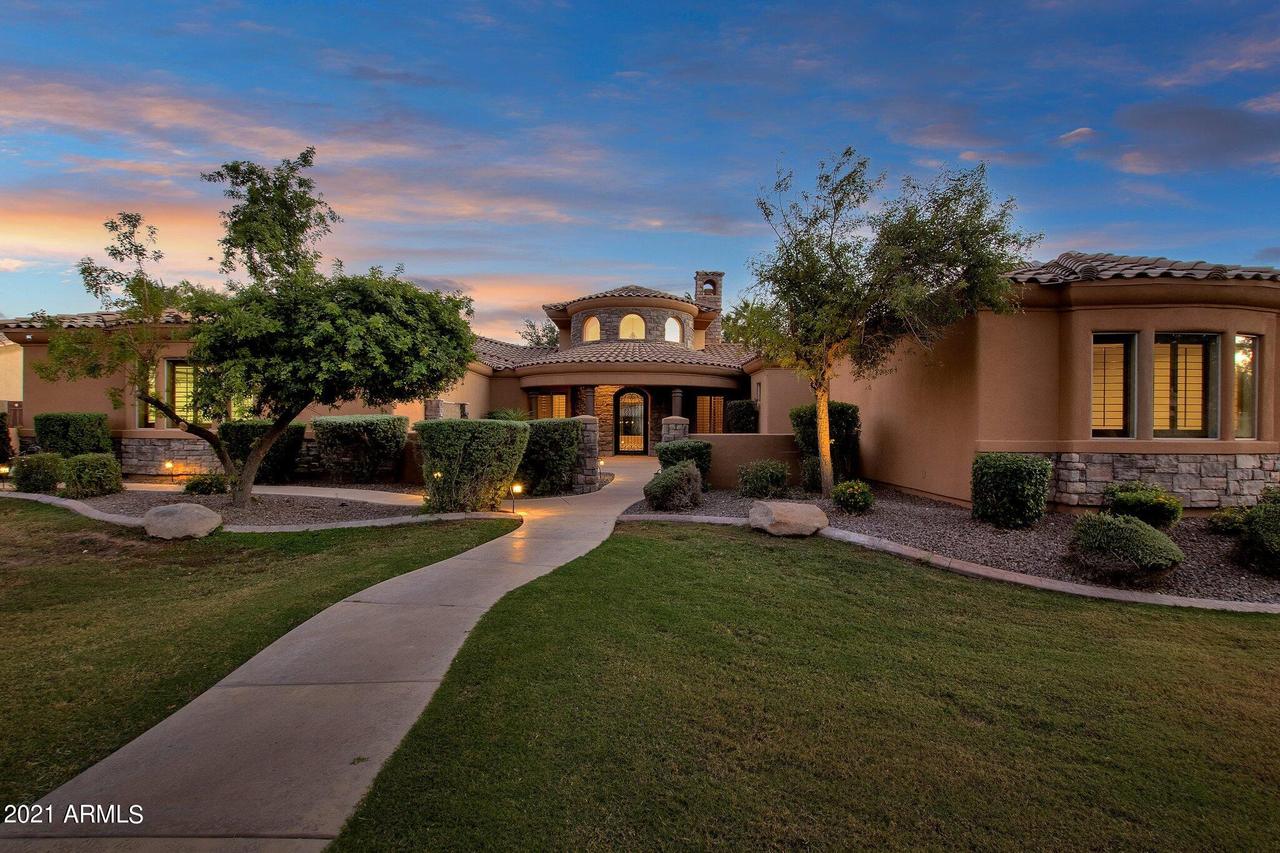 2065 E Champagne Pl., Chandler, AZ 85249