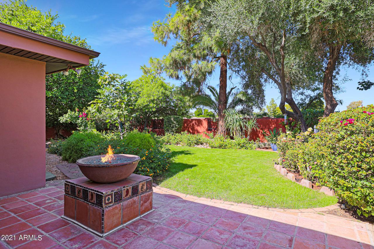 2916 E Las Rocas Dr., Phoenix, AZ 85028