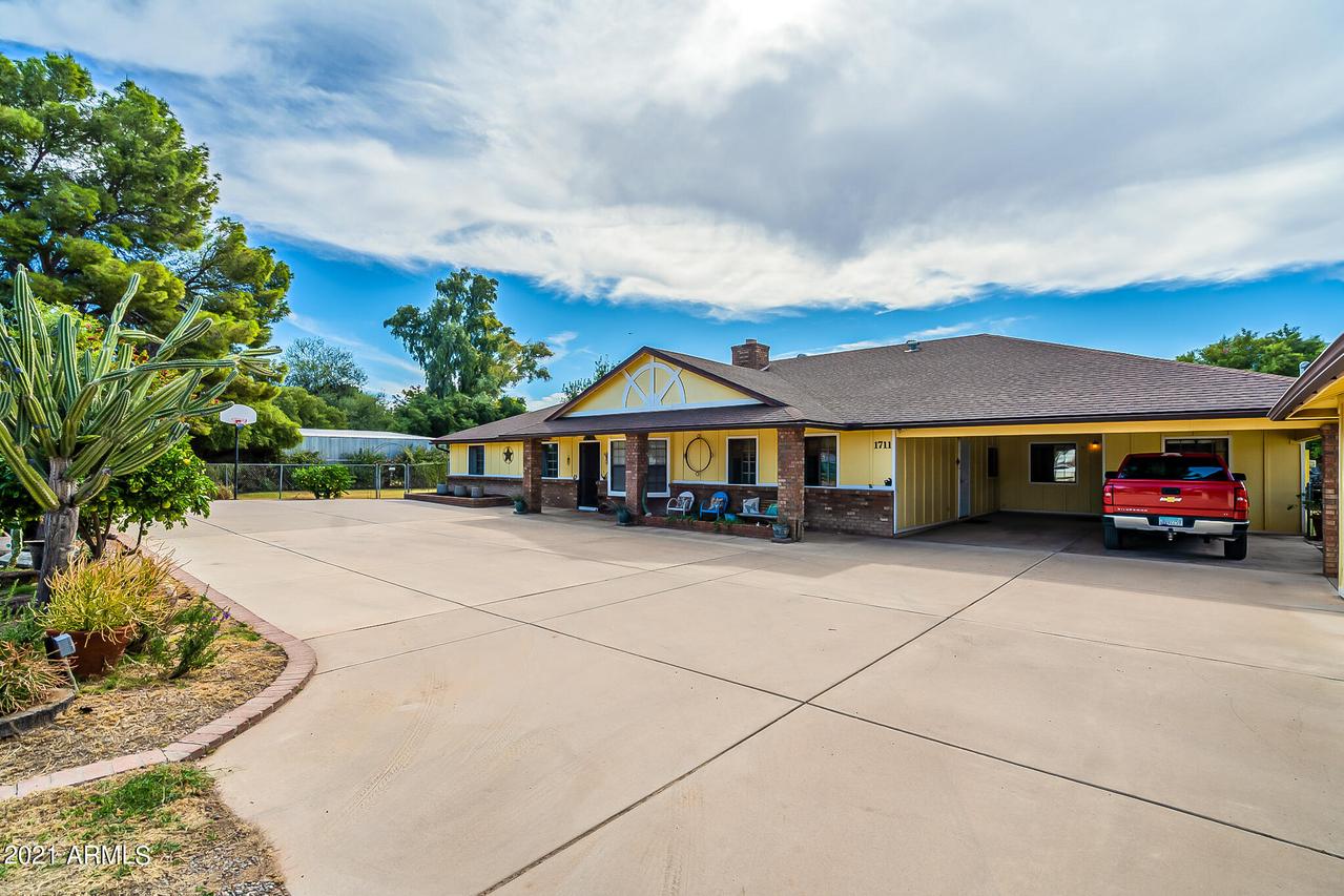 1711 N Lindsay Rd., Mesa, AZ 85213