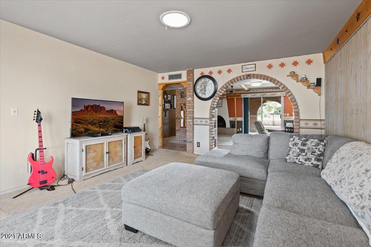 842 S Revolta Cir., Mesa, AZ 85208