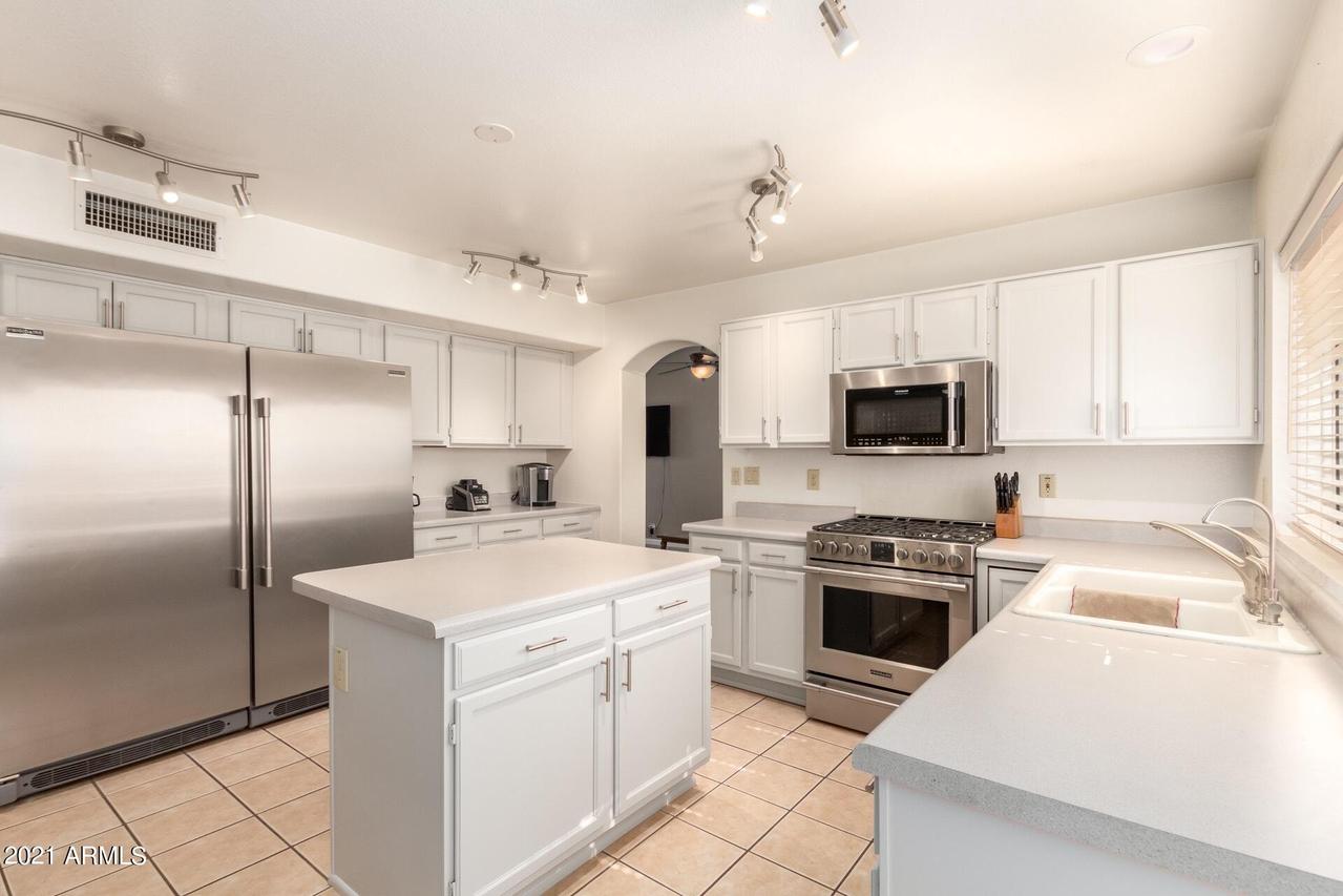 8829 W Wethersfield Rd., Peoria, AZ 85381