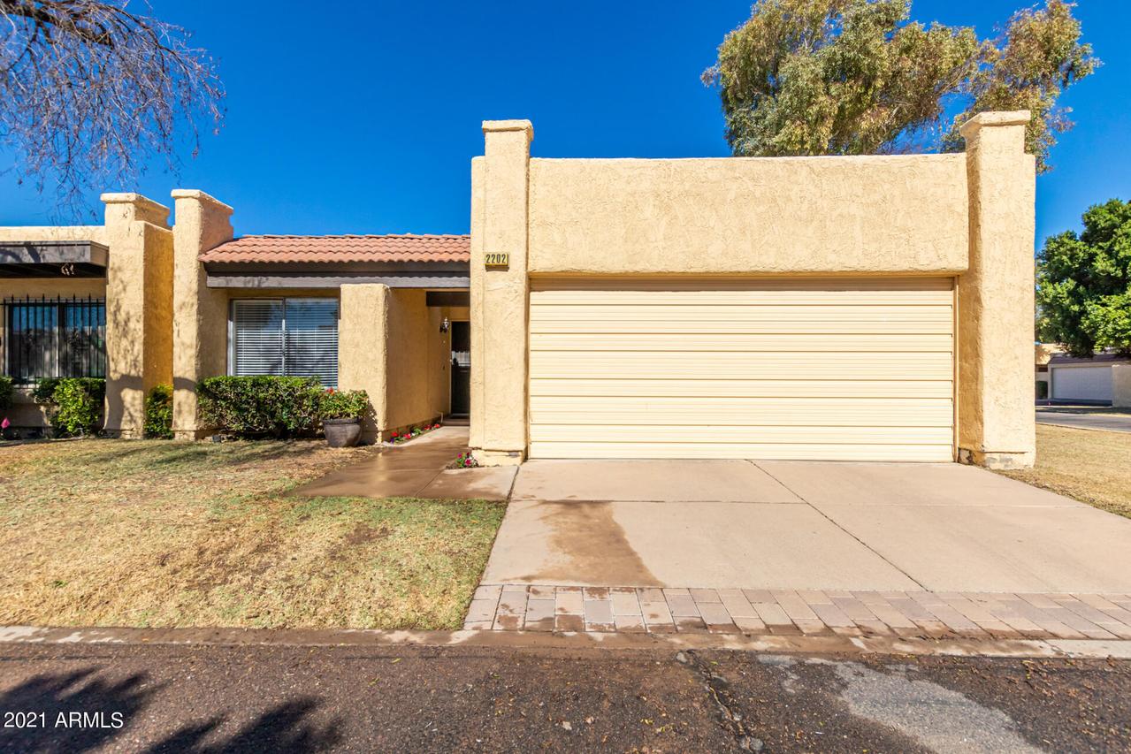 2202 W Claremont St., Phoenix, AZ 85015