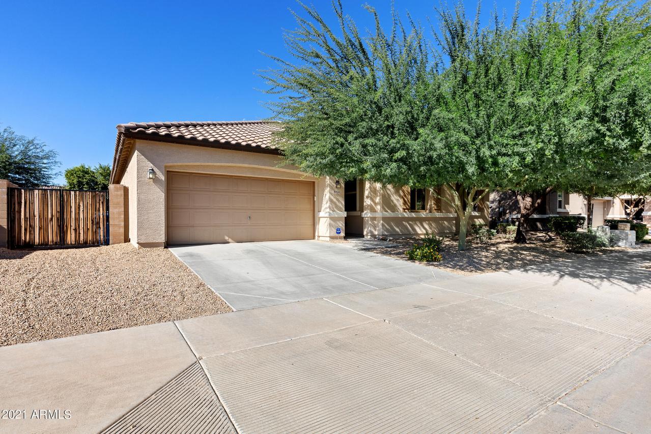 8914 S 56th Glen, Laveen, AZ 85339