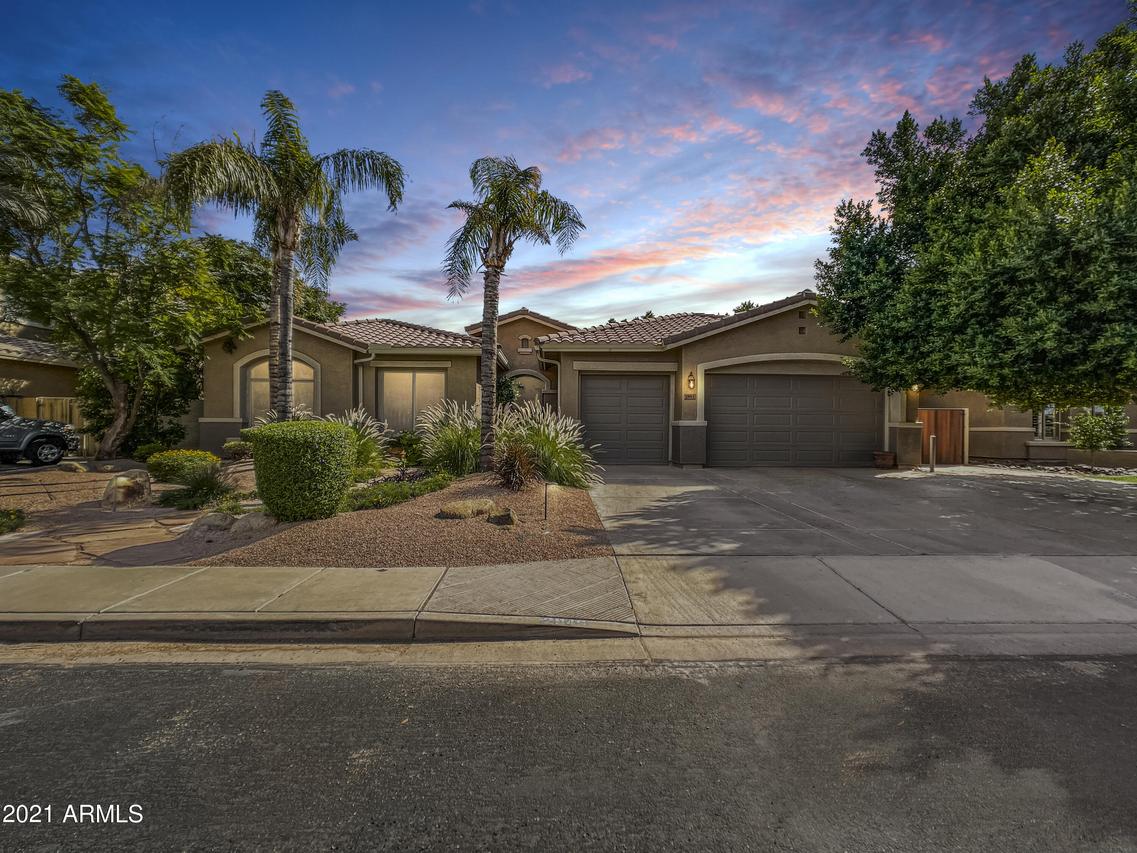 2945 E Hackamore St., Mesa, AZ 85213