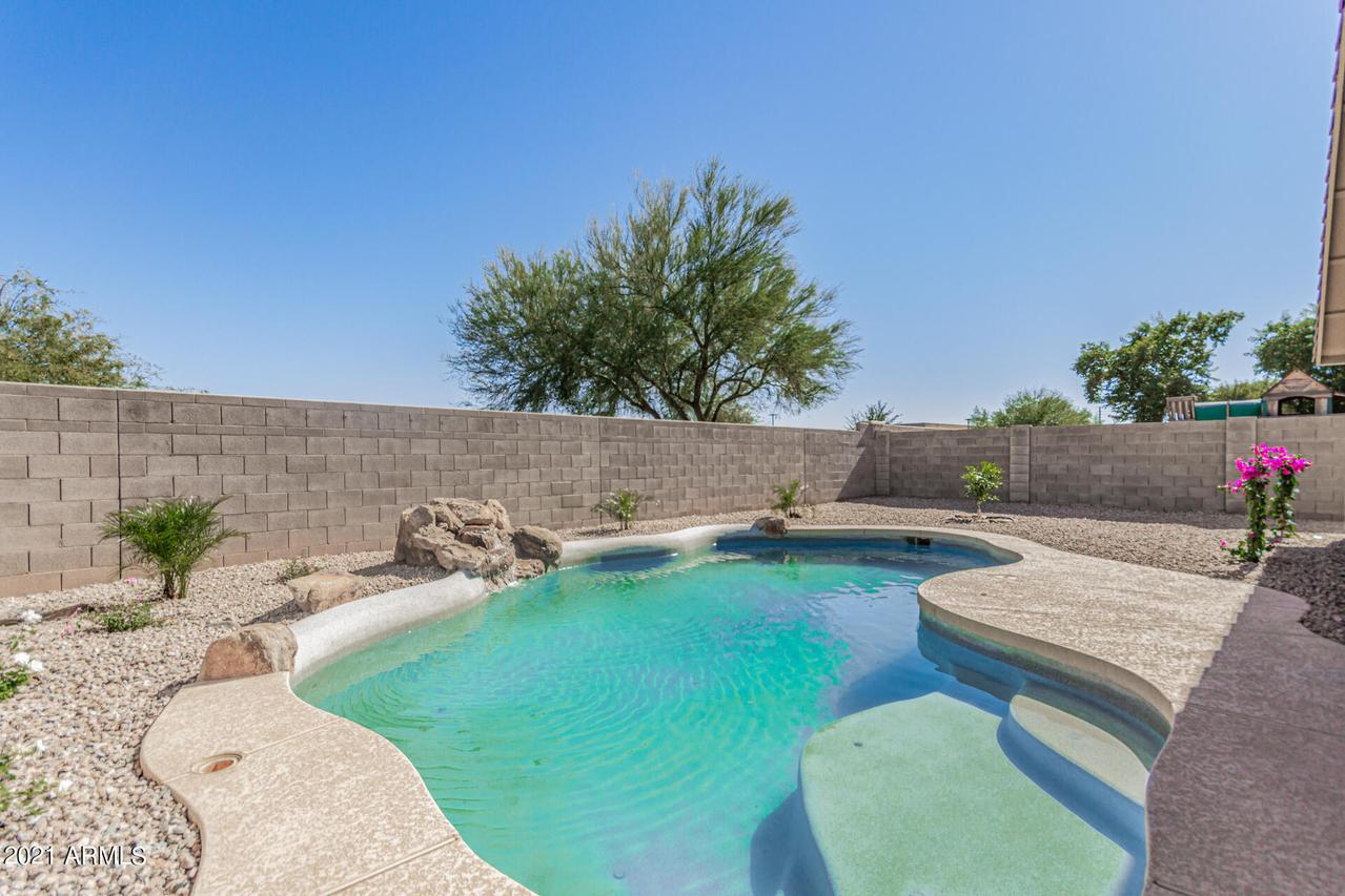19833 N Emmerson Dr., Maricopa, AZ 85239