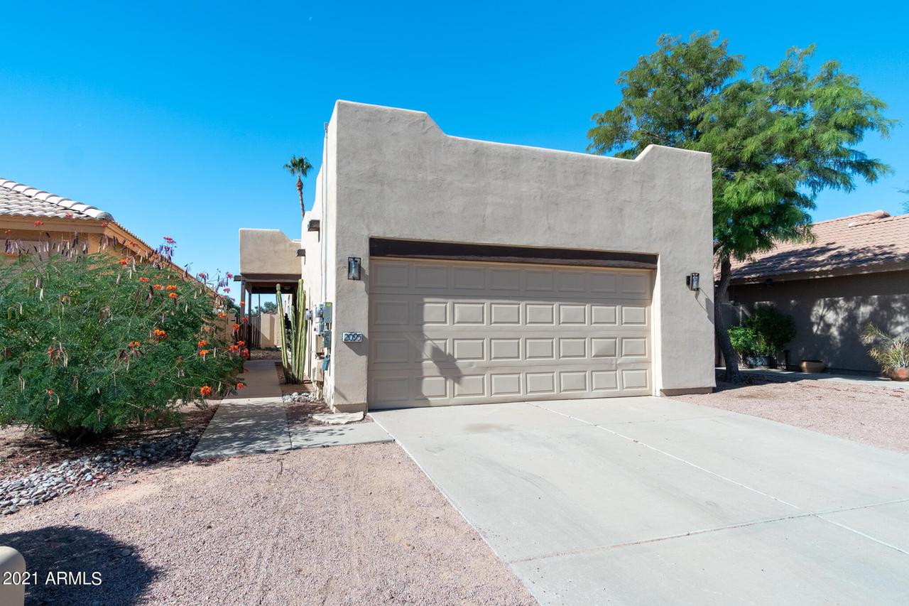 2095 N Sweetwater Dr., Casa Grande, AZ 85122