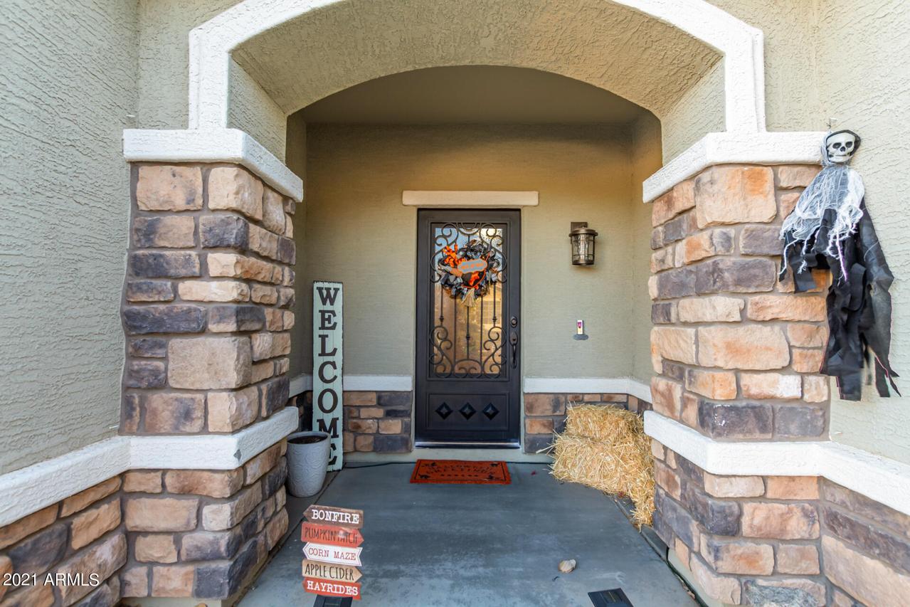 18421 W Sunnyslope Ln., Waddell, AZ 85355