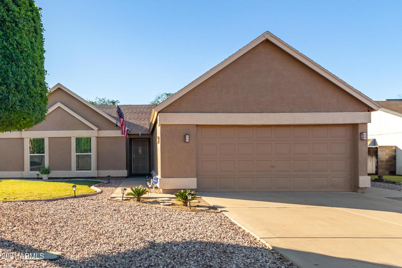 315 W Montoya Ln., Phoenix, AZ 85027