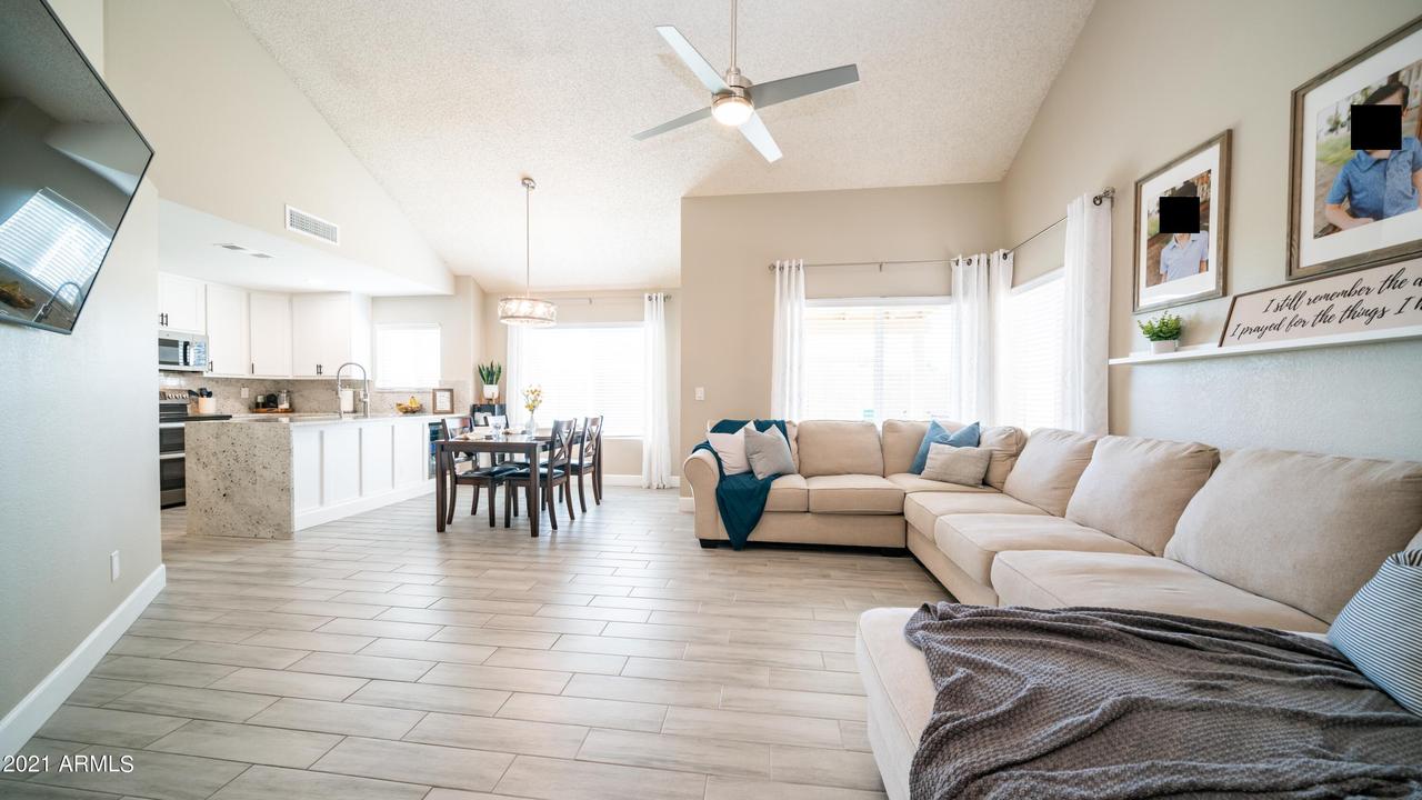 10206 N 66th Ln., Glendale, AZ 85302