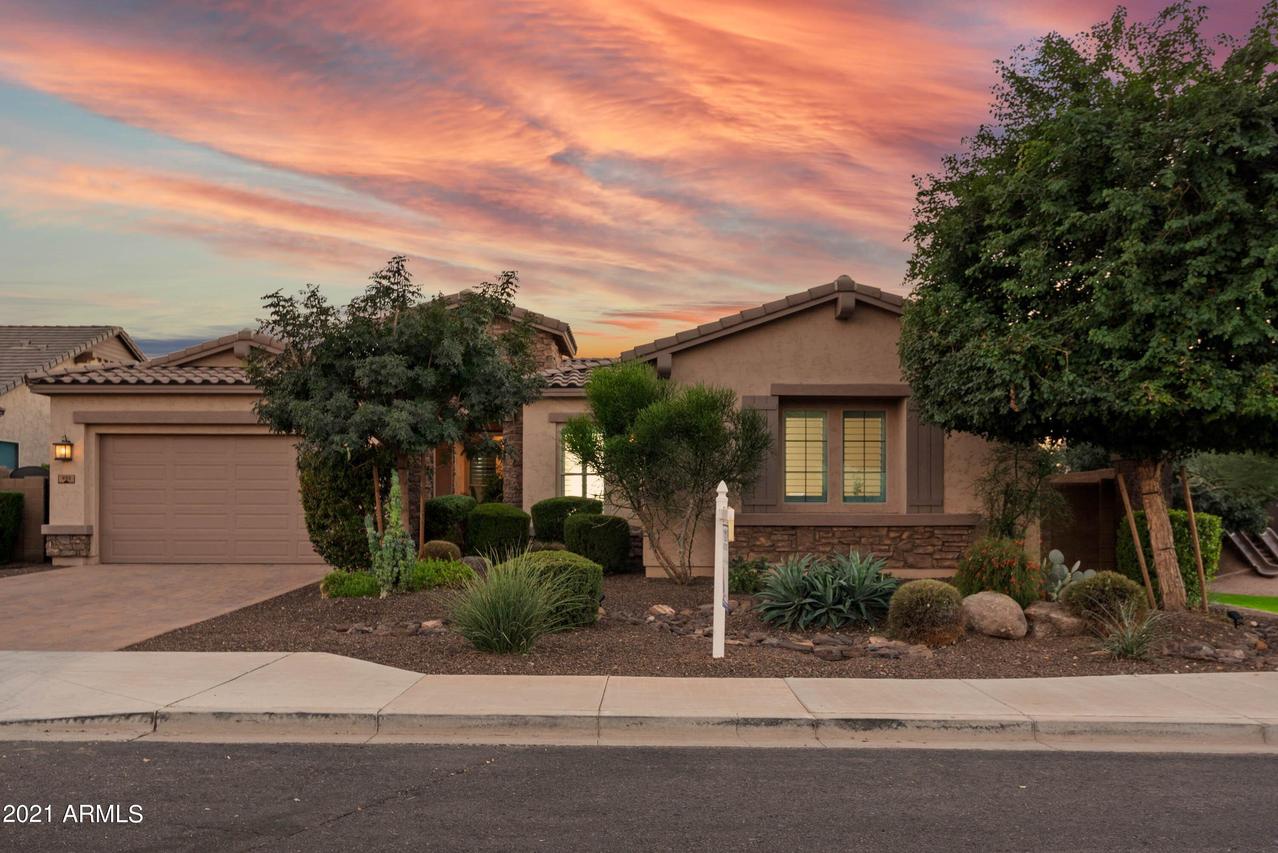 933 E Parkview Dr., Gilbert, AZ 85295
