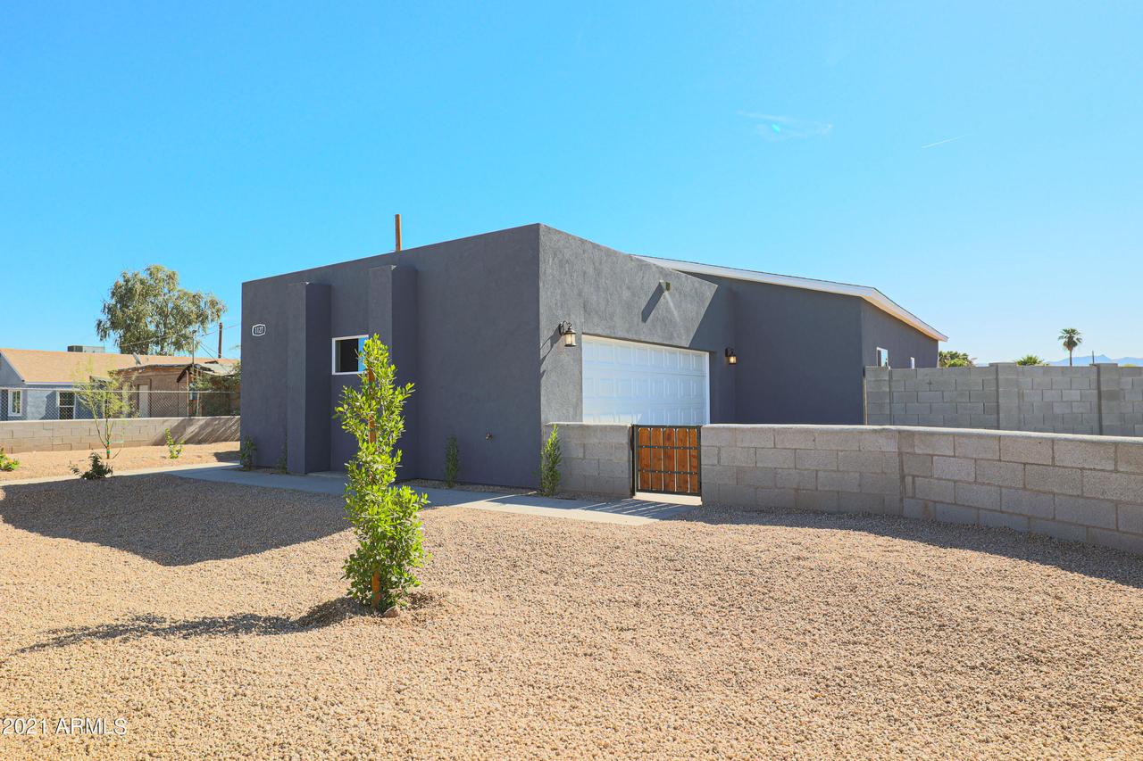 1127 W Broadway Rd., Phoenix, AZ 85041