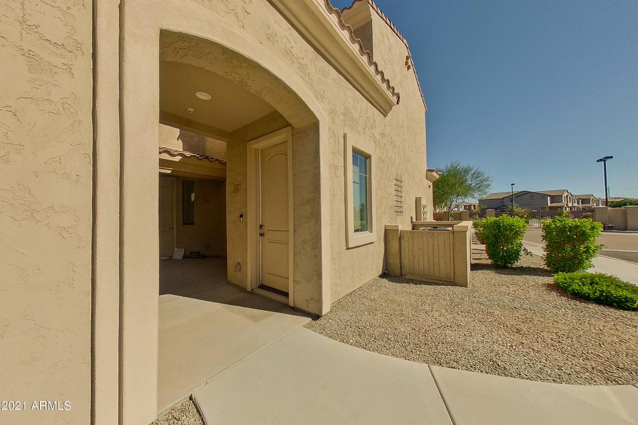 900 S Canal Dr. #208, Chandler, AZ 85225