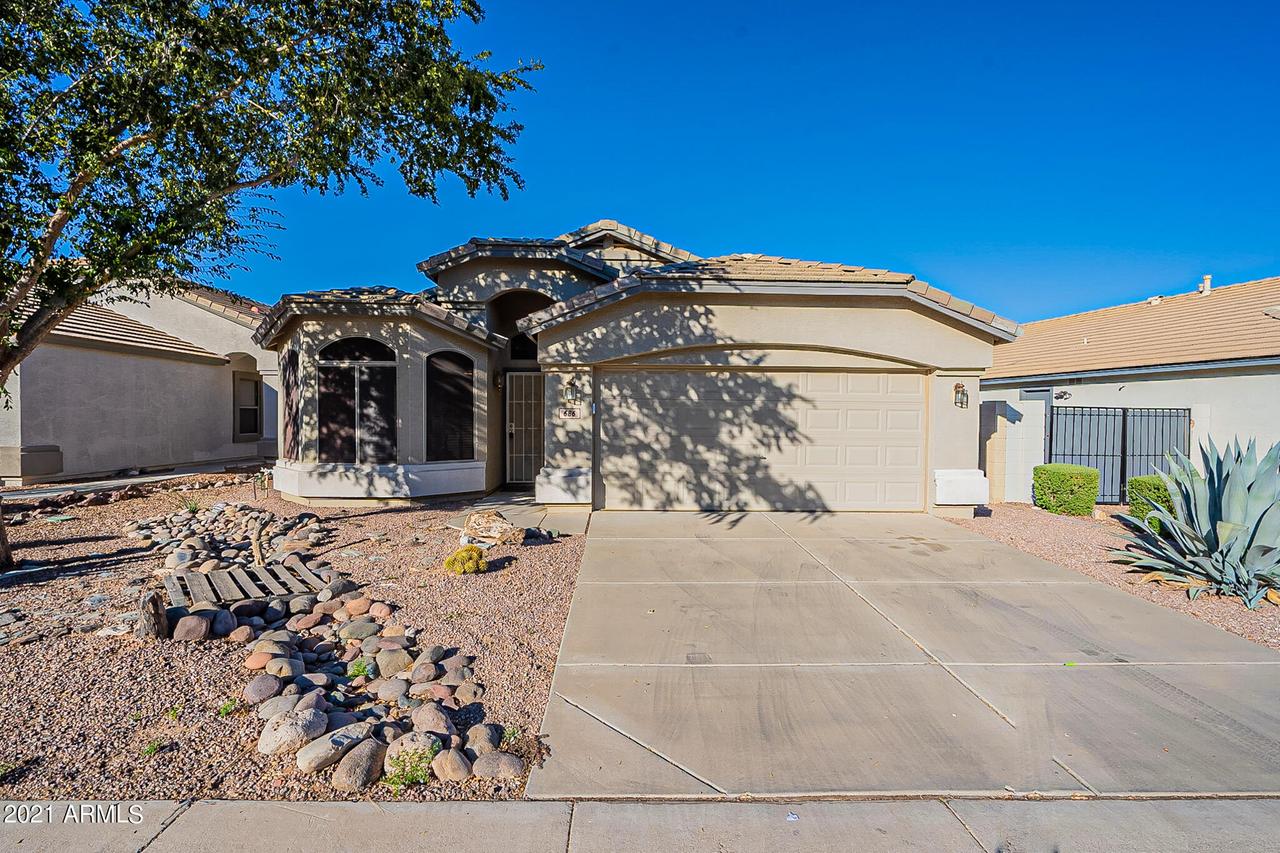 686 E Lovegrass Dr., San Tan Valley, AZ 85143