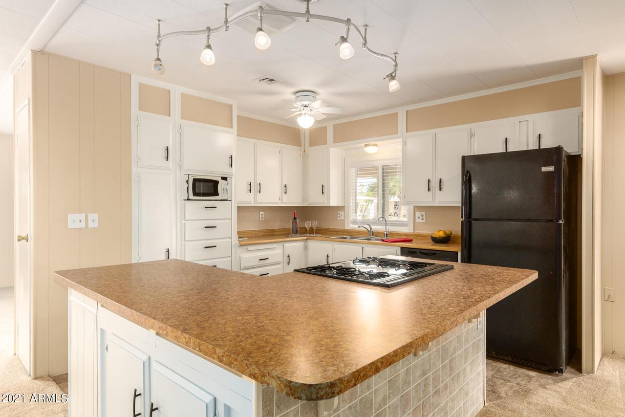 9231 E Lakeside Dr., Sun Lakes, AZ 85248