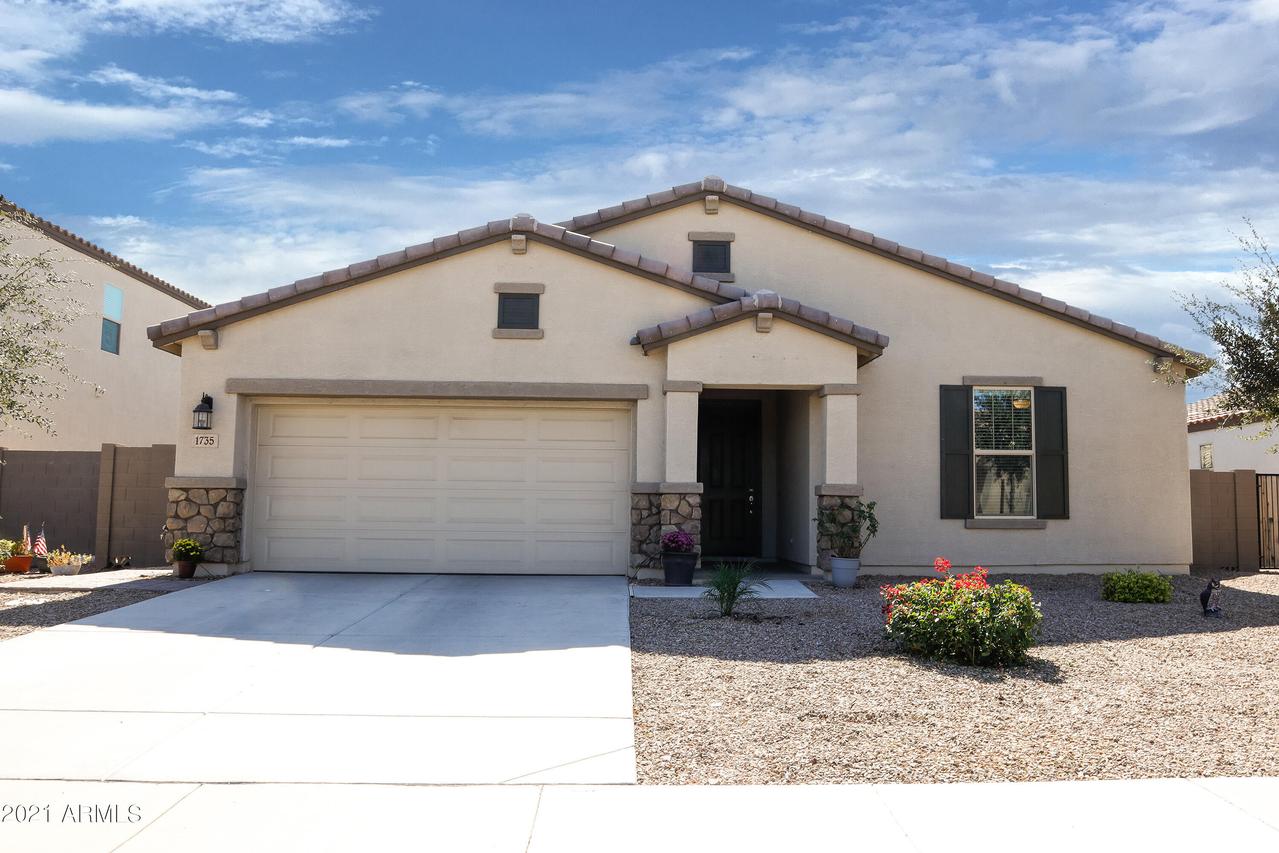 1735 E Luna Blanca Way, San Tan Valley, AZ 85140