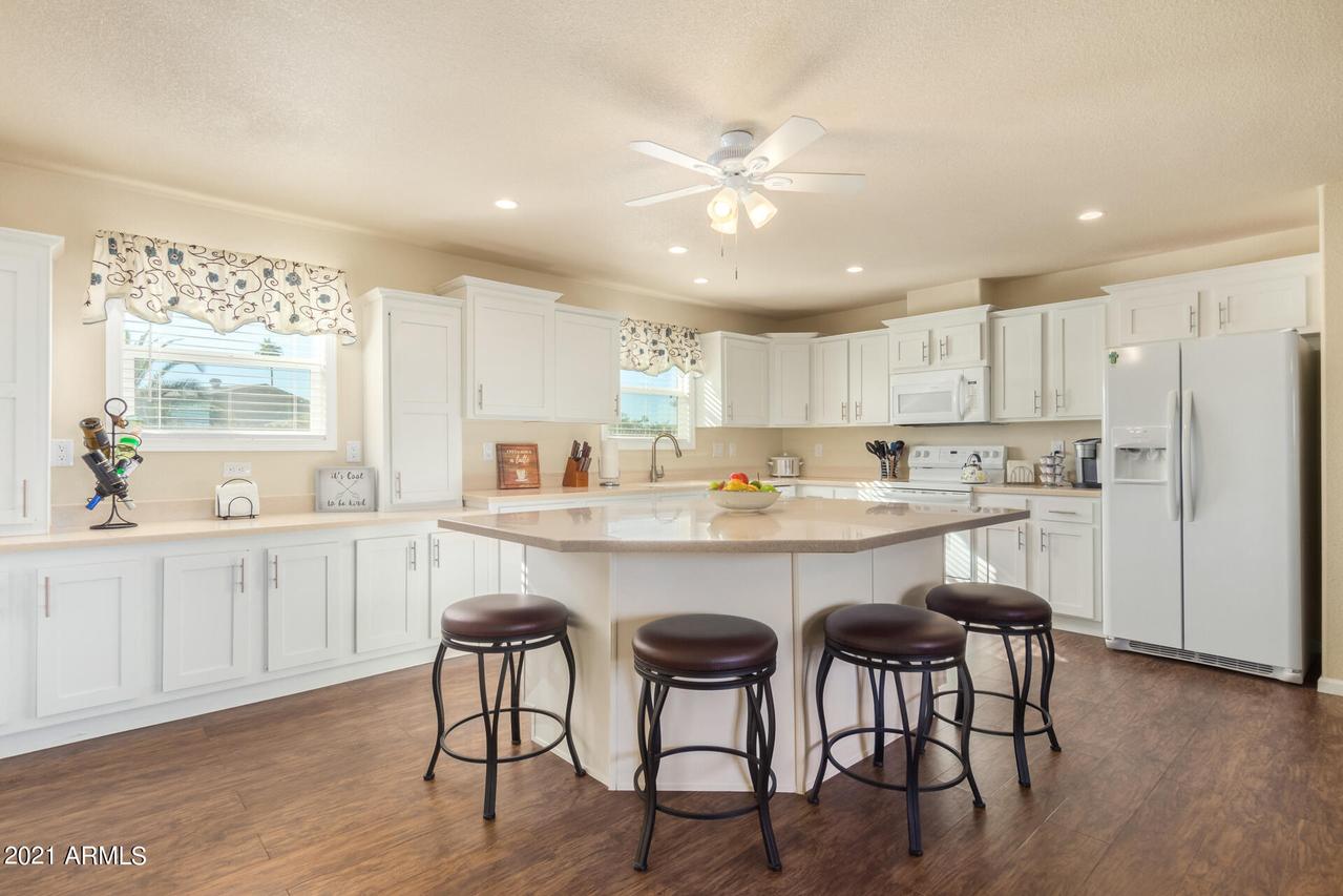 522 S 83rd Way, Mesa, AZ 85208