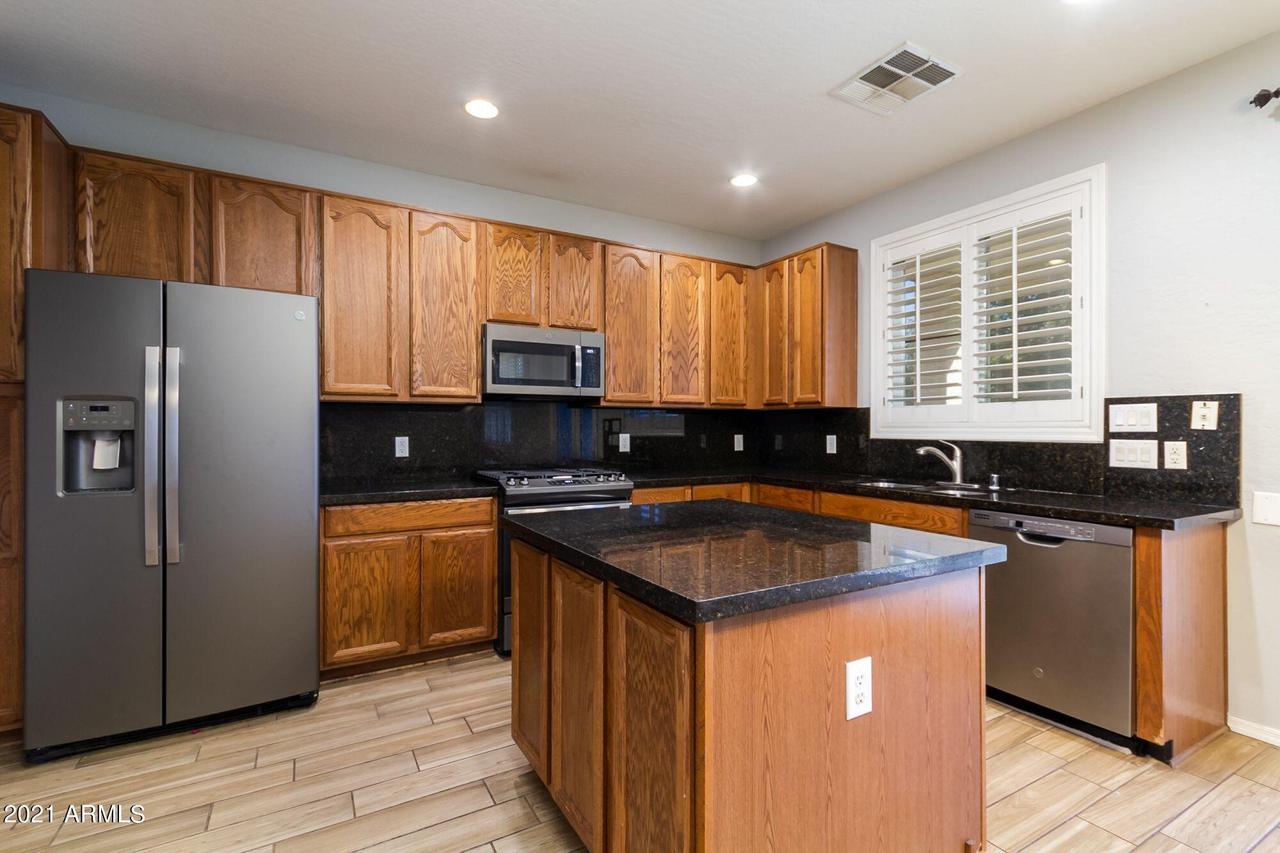 15825 N 171st Dr., Surprise, AZ 85388