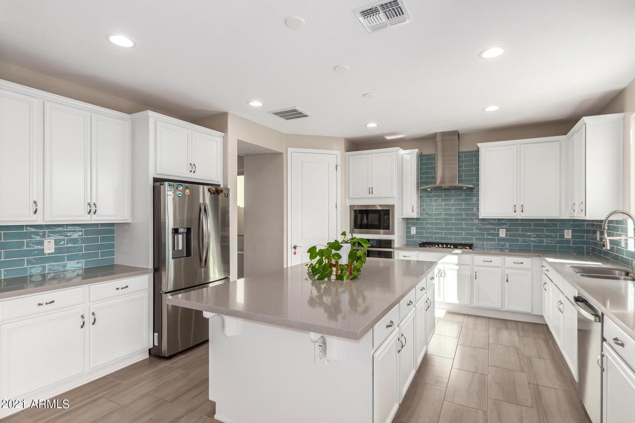 9757 E Radioactive Dr., Mesa, AZ 85212