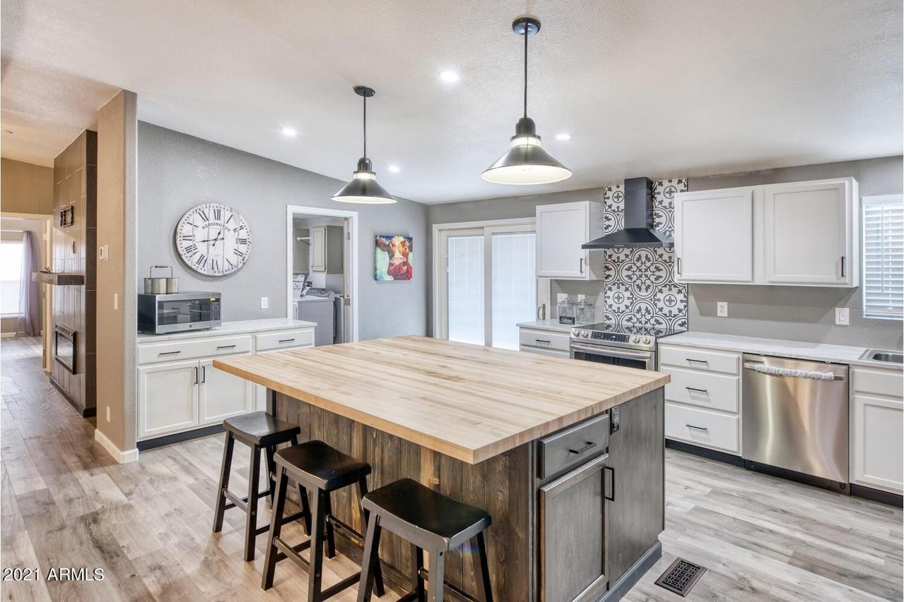 6350 E Lazy K Ln., Hereford, AZ 85615