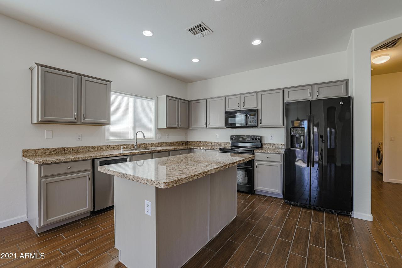 827 E Christopher St., San Tan Valley, AZ 85140