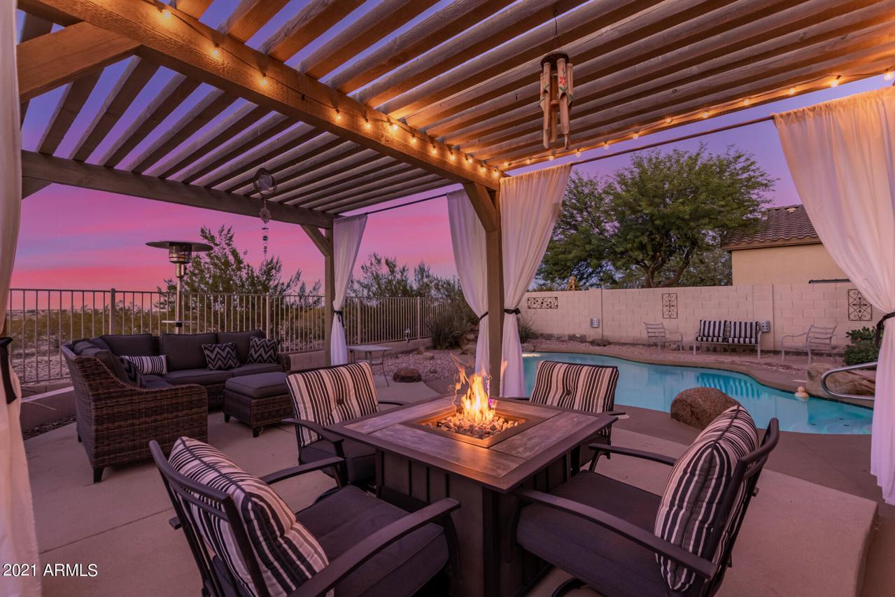 18400 W Paseo Way, Goodyear, AZ 85338